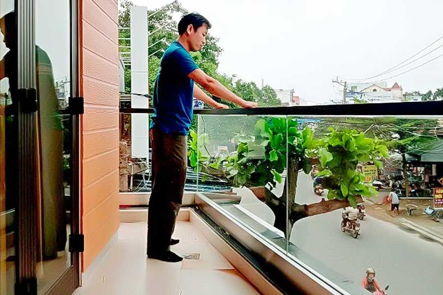 Lan can kính cường lực